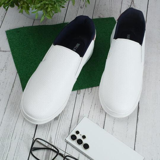 Walkway Men White Casual Moccasin